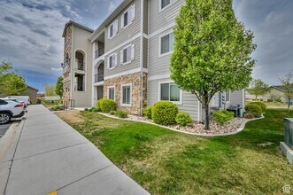226 W Ridge Rd in Saratoga Springs, UT - Building Photo - Building Photo