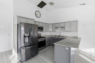 3465 Avenue C in White City, OR - Building Photo - Building Photo