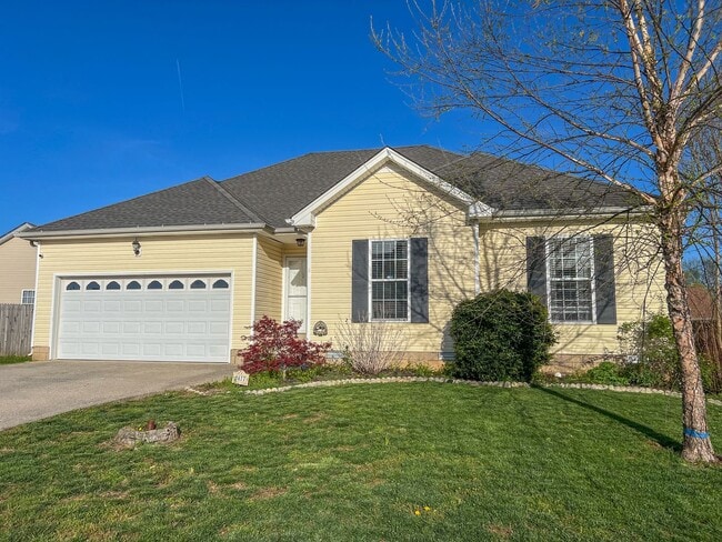 3677 Aurora Dr in Clarksville, TN - Building Photo - Building Photo