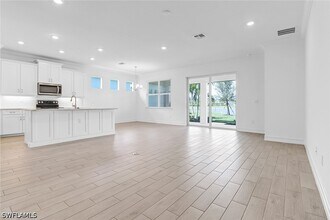 317 Spiaggio Ct in Naples, FL - Building Photo - Building Photo