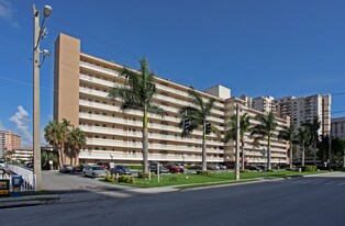 Martinique in Hallandale Beach, FL - Building Photo