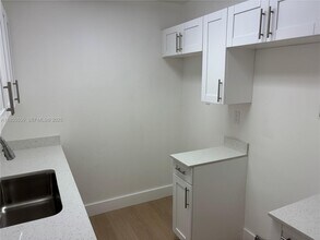 10790 N Kendall Dr in Miami, FL - Building Photo - Building Photo