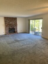 31908 Del Cielo Este, Unit Unit 2D in Bonsall, CA - Foto de edificio - Building Photo