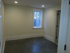 84 Linden St, Unit 1 in Boston, MA - Foto de edificio - Building Photo