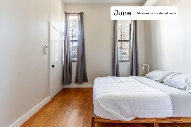 Private bedroom in 4 bed/2 bath Home in New York, NY - Building Photo - Building Photo