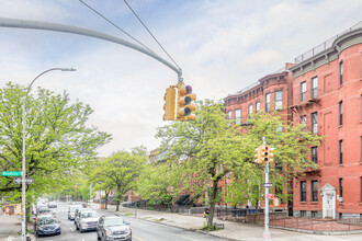 1091 Bushwick Ave in Brooklyn, NY - Foto de edificio - Building Photo