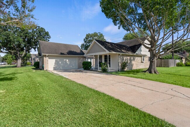 502 7th St in Sugar Land, TX - Building Photo - Building Photo