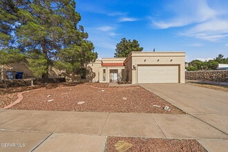 604 La Chapa Ave in El Paso, TX - Building Photo - Building Photo