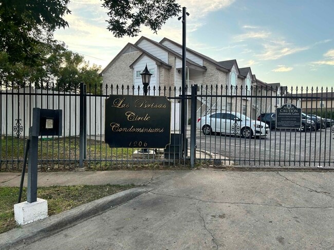 1206 International Blvd in Laredo, TX - Building Photo - Building Photo