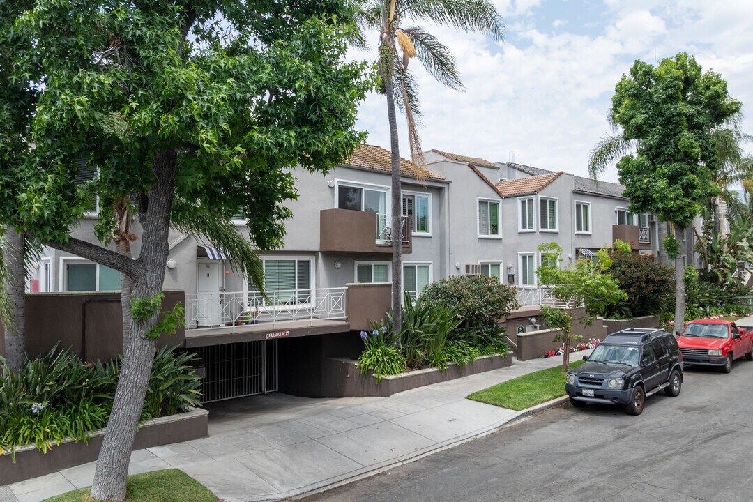 Entourage in Burbank, CA - Building Photo