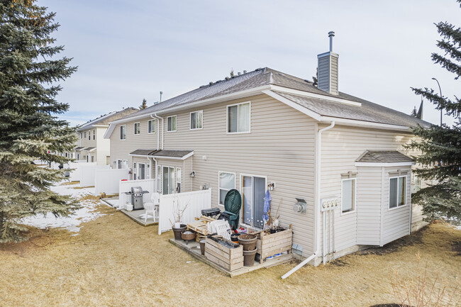 456 Millrise Dr SW in Calgary, AB - Building Photo - Building Photo