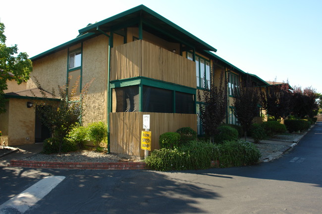 Monte Vista Apartments in Chico, CA - Foto de edificio - Building Photo