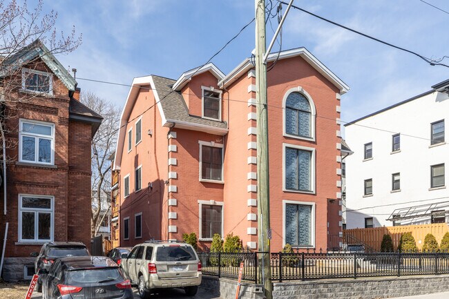 353-353 Stewart St in Ottawa, ON - Building Photo - Building Photo