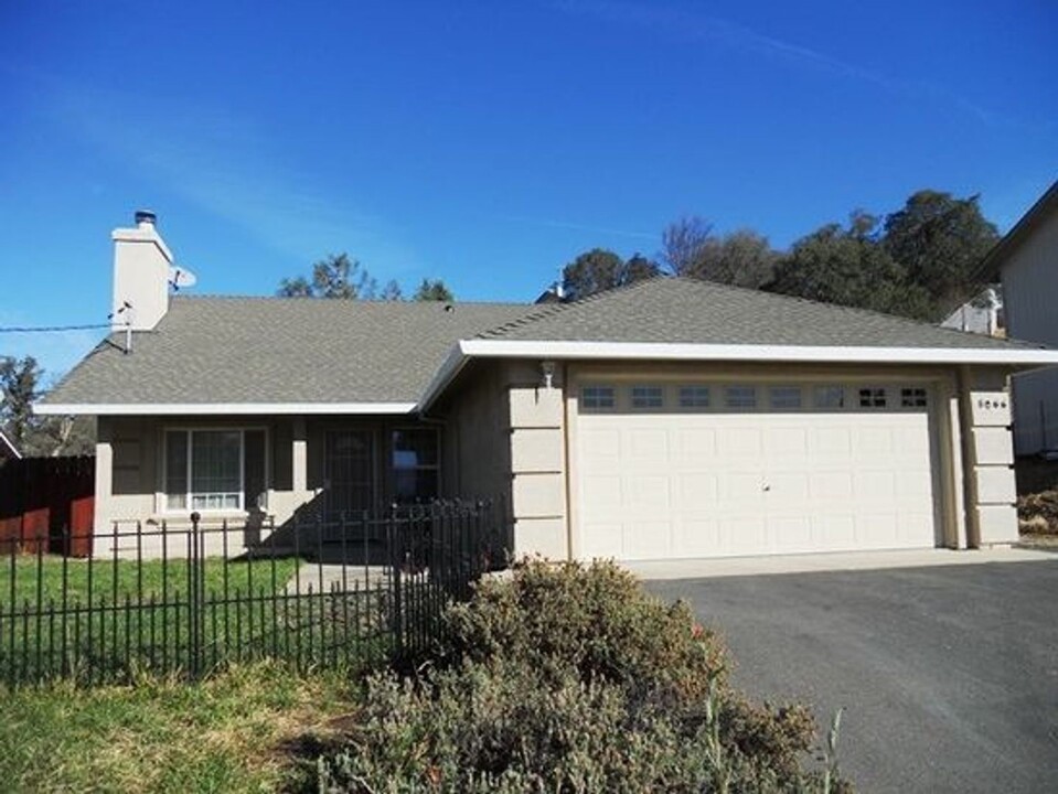 5066 Kiva Dr in Copperopolis, CA - Building Photo