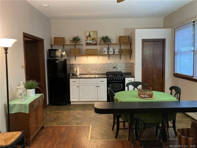 43 Cedar Crest Pl in Norwalk, CT - Building Photo - Building Photo