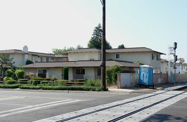 440 W La Veta Ave in Orange, CA - Building Photo - Building Photo