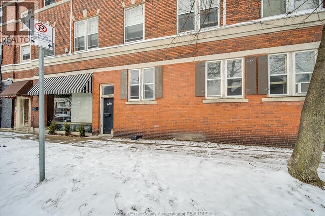 1701 Wyandotte St E in Windsor, ON - Building Photo - Building Photo