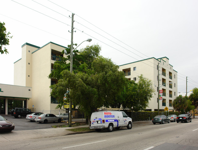 2046 W Flagler St in Miami, FL - Building Photo - Building Photo