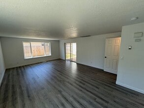 1266 Charlene St S in Salem, OR - Foto de edificio - Building Photo
