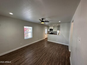 1132 E Devonshire Ave in Phoenix, AZ - Foto de edificio - Building Photo