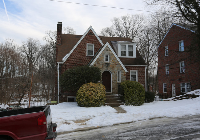 8009 Garland Ave in Takoma Park, MD - Building Photo - Building Photo