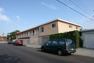 745 N Ardmore Ave in Los Angeles, CA - Building Photo - Building Photo