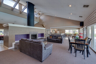 Cobblestone Apartments in Tulsa, OK - Building Photo - Lobby