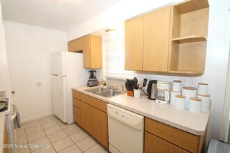 1040 Hosbine St SE in Palm Bay, FL - Building Photo - Building Photo