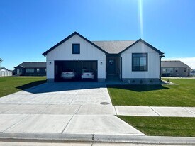 4212 Ola Vis Ave in Ammon, ID - Building Photo
