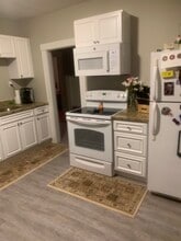 31 Snowling Rd, Unit Two in Uxbridge, MA - Foto de edificio - Building Photo