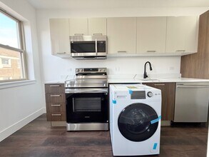 5647 N Ashland Ave, Unit 2 in Chicago, IL - Building Photo - Building Photo