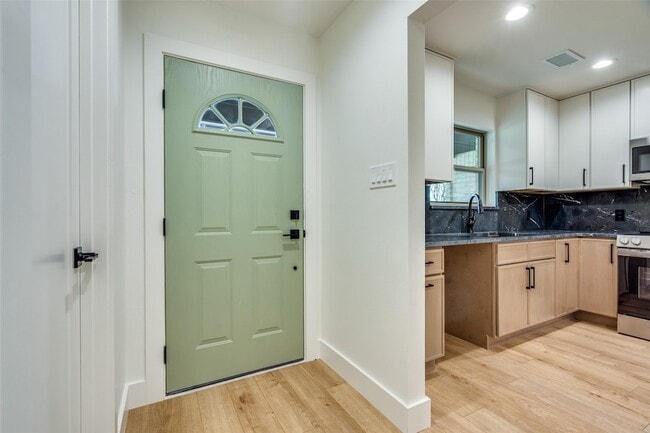 1215 Mill Valley Dr in Plano, TX - Building Photo - Building Photo