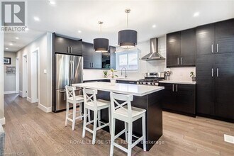 47 Atwater Crescent in Hamilton, ON - Building Photo - Building Photo