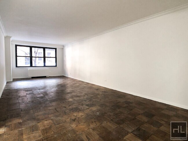 East 82nd Street, Unit 9K in New York, NY - Building Photo - Building Photo