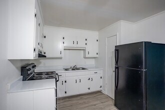 Poplar Village in Murfreesboro, TN - Building Photo - Interior Photo