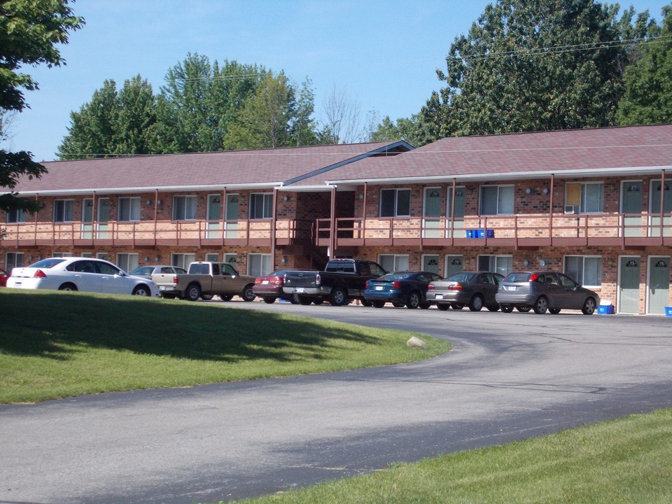 Old Mission Apartments in Mt. Pleasant, MI - Building Photo