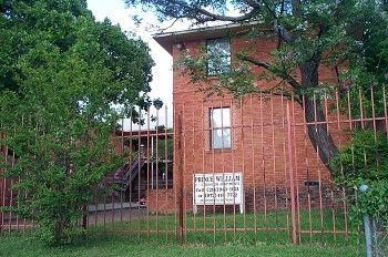 Prince William Apartments in Dallas, TX - Building Photo