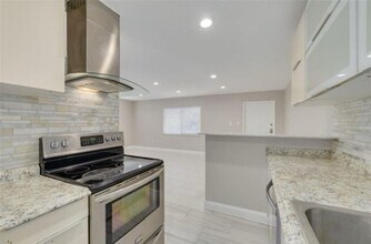 334 48th Ave N in St. Petersburg, FL - Building Photo - Building Photo