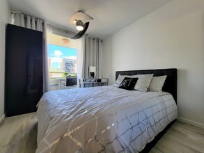 445 Kaiolu St in Honolulu, HI - Foto de edificio - Building Photo
