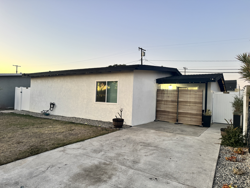 153 W 234th Pl in Carson, CA - Building Photo