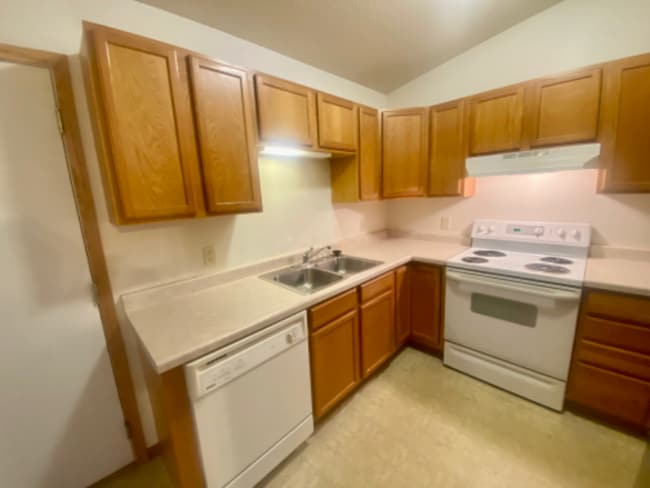 205 E Bengal Dr in Rapid City, SD - Building Photo - Building Photo