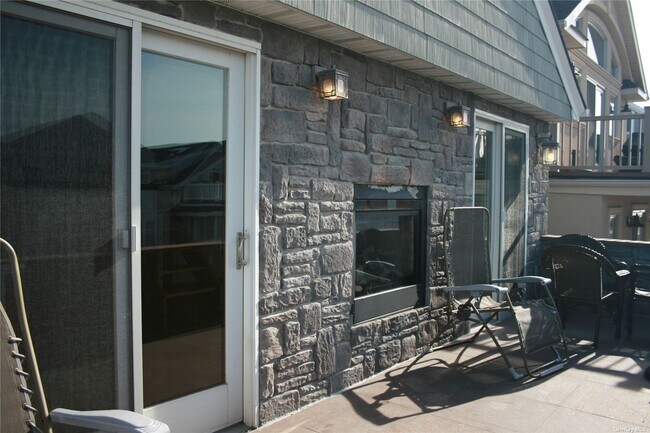 22 Maryland Ave in Long Beach, NY - Building Photo - Building Photo