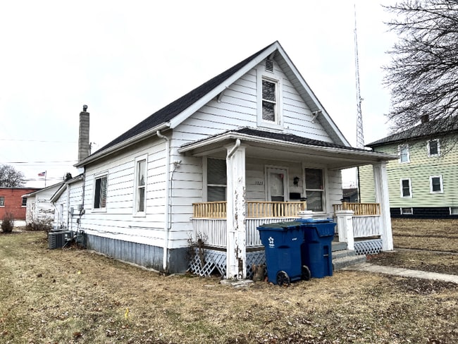 3323 Halsted St in Steger, IL - Foto de edificio - Building Photo