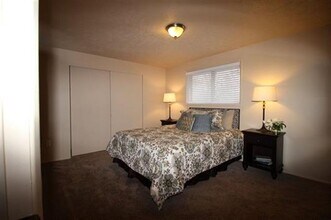 906 Summit Dr in Cheney, WA - Building Photo - Building Photo