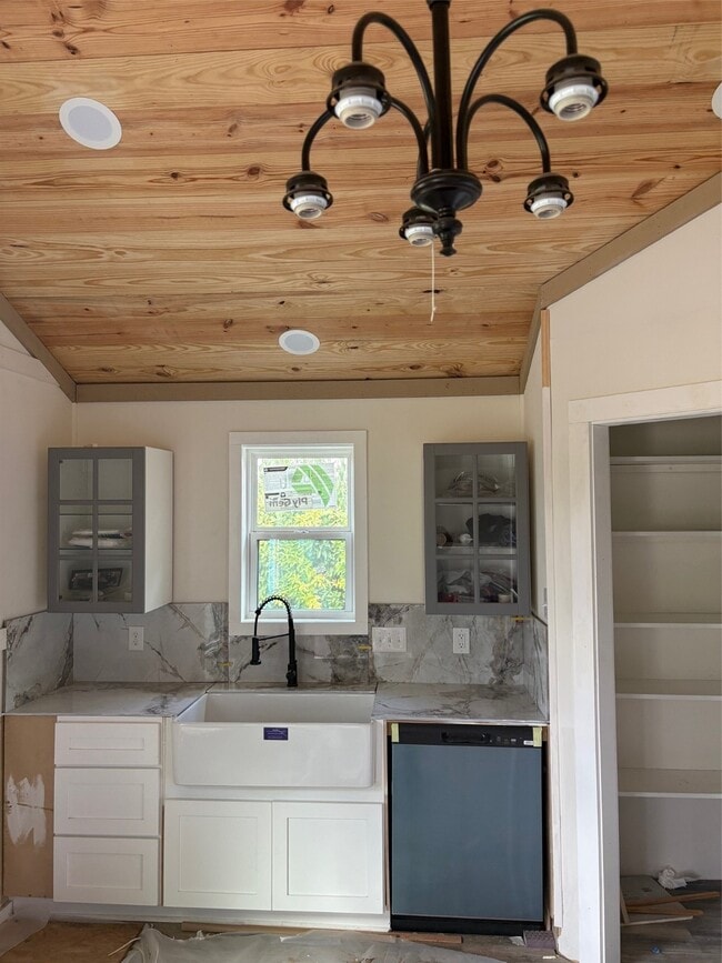 property at 626 Front St