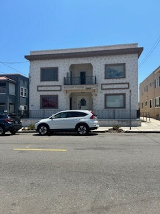 675 W 11th St in Los Angeles, CA - Building Photo
