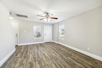 5710 Mid Way in Houston, TX - Building Photo - Building Photo