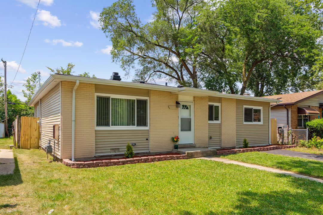 15434 Dorchester Ave in Dolton, IL - Foto de edificio