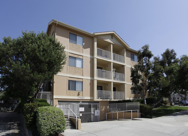 Richmond Court in San Diego, CA - Building Photo - Building Photo