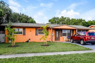 3835 Holiday Rd in Palm Beach Gardens, FL - Building Photo